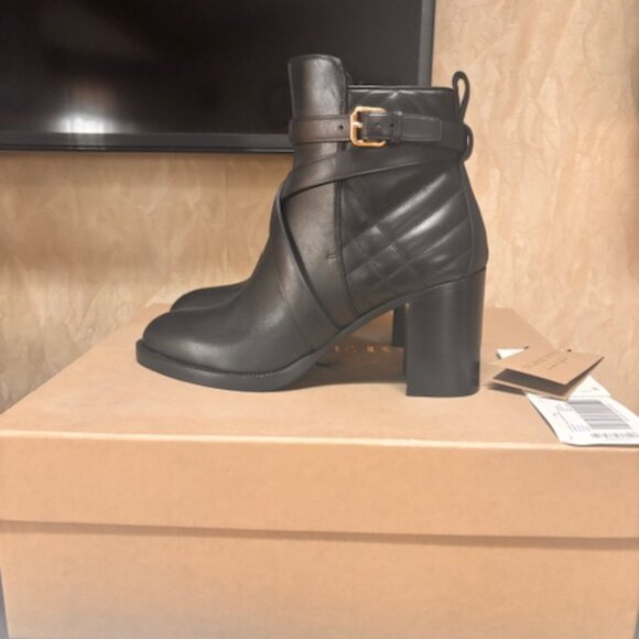 Brand New Burberry Black Quilted Leather Buckle Ankle Length Boots Size 38 C - Picture 1 of 13